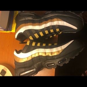Airmax 95 Black and gold 11.5 Barely Worn